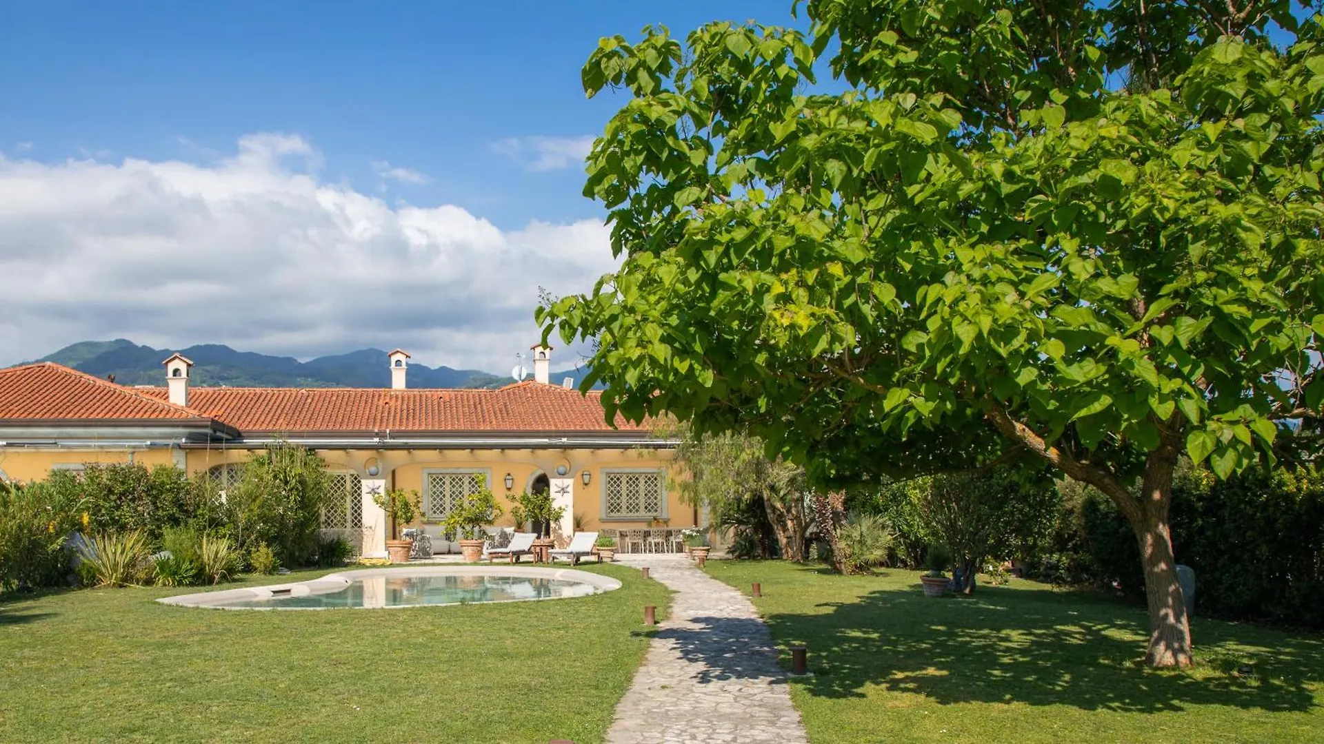 Villa Luxury Marble House Pietrasanta 0*,  Italien