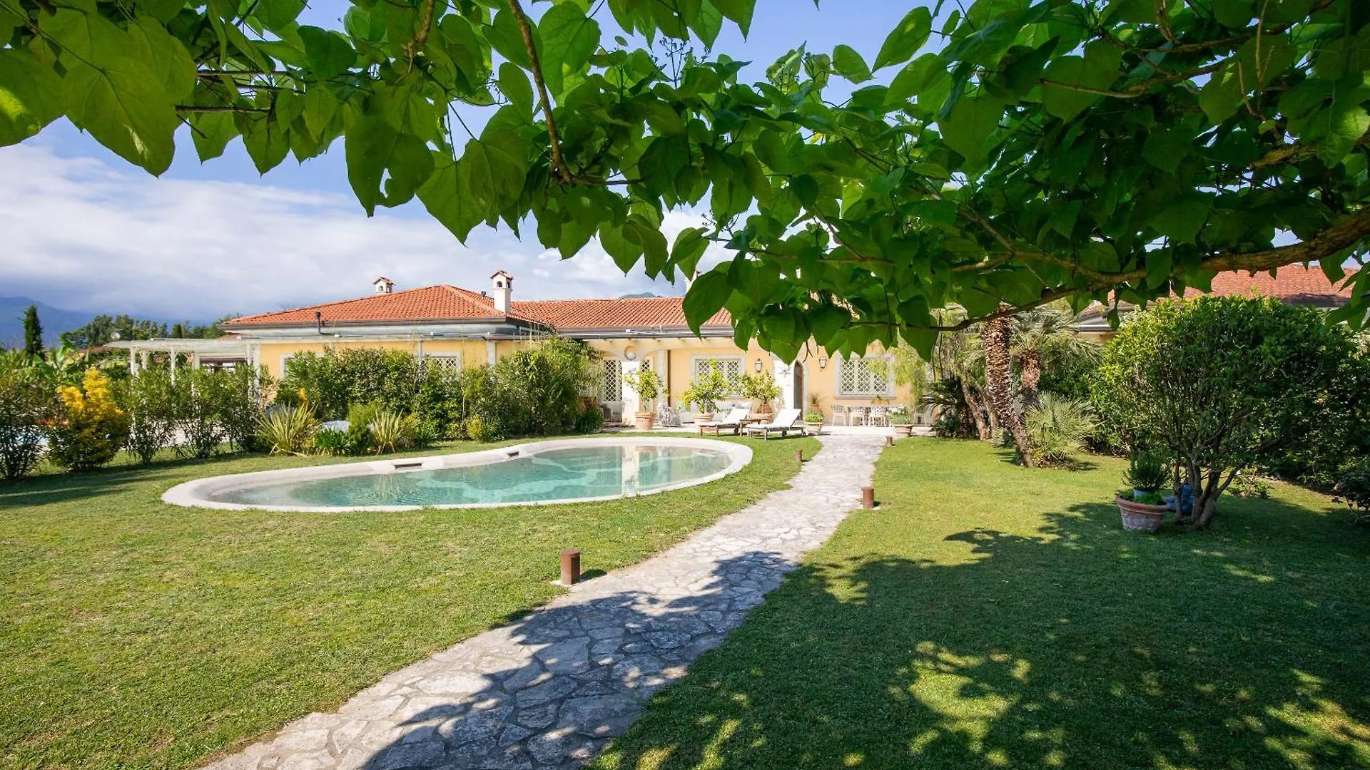 Villa Luxury Marble House Pietrasanta Italien